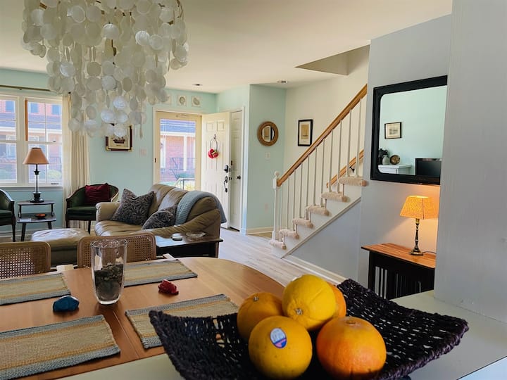 Cozy Townhouse On Cambridge Marina