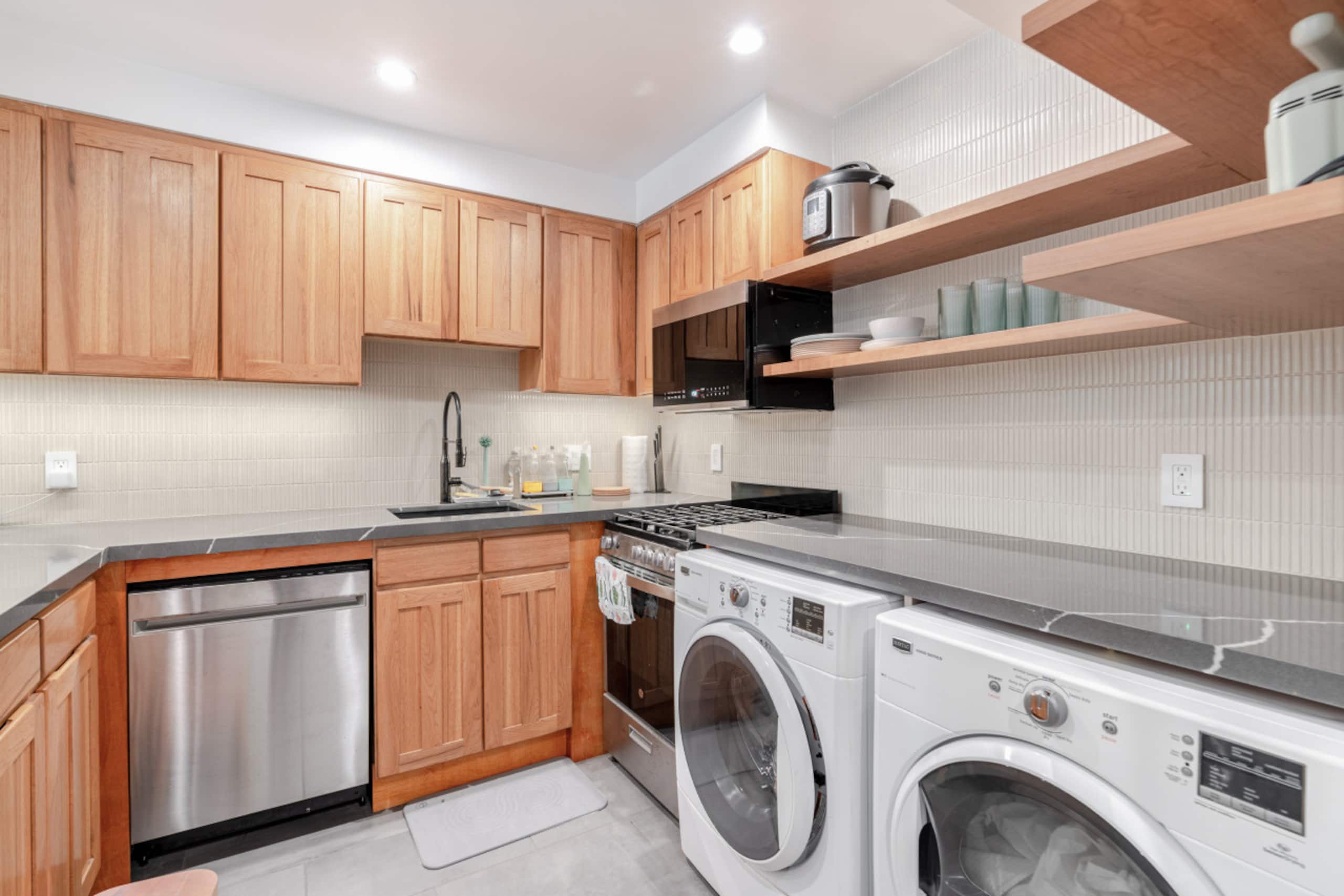 Home in San Francisco · ★4.87 · 3 bedrooms · 5 beds · 3 baths - Image 21