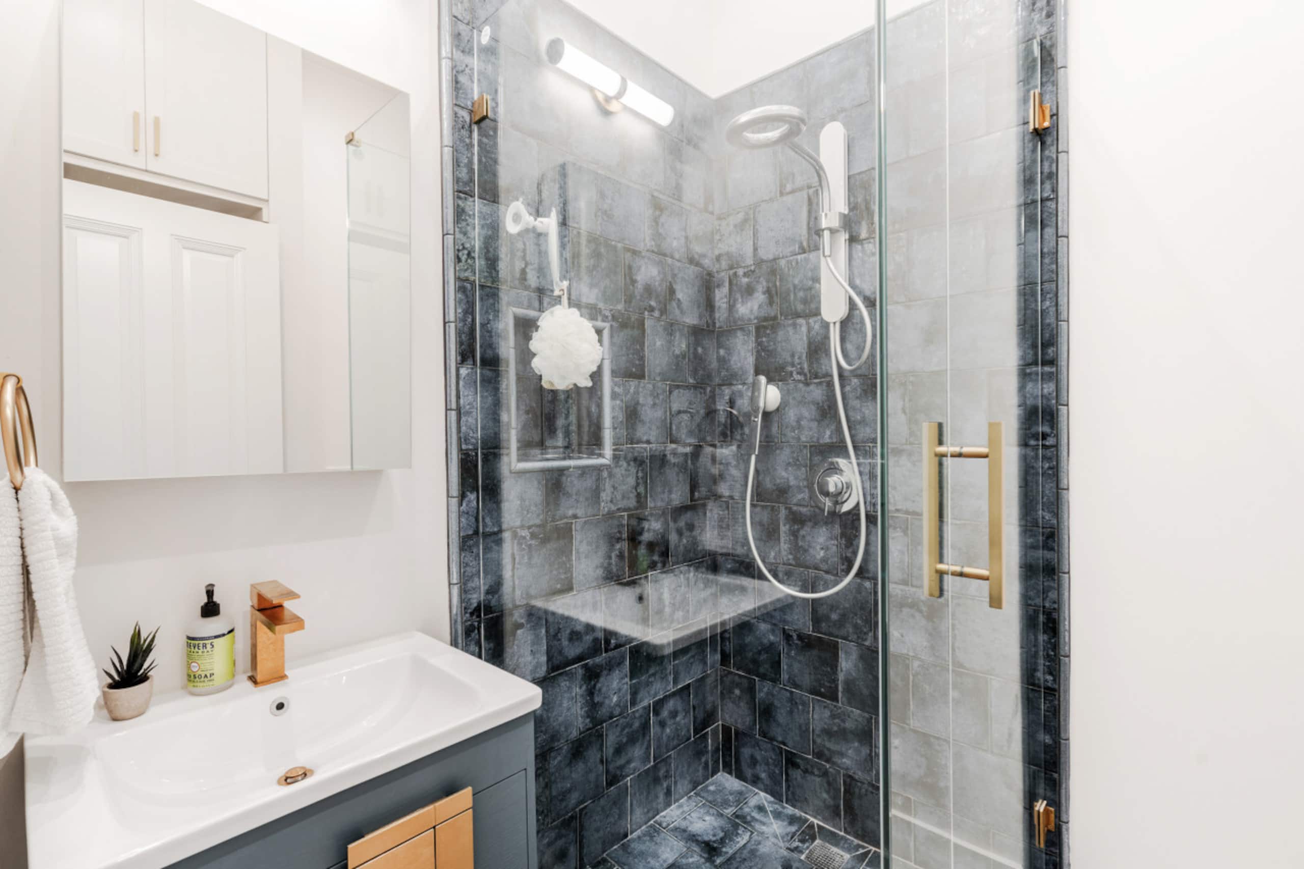 Home in San Francisco · ★4.87 · 3 bedrooms · 5 beds · 3 baths - Image 50