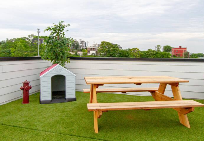 The Ultimate Hip-Hop Haven | Rooftop Patio gallery image 4