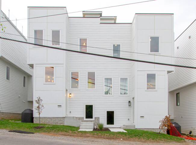 The Ultimate Hip-Hop Haven | Rooftop Patio gallery image 2