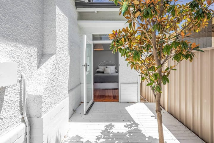 ระเบียงอาบแดด