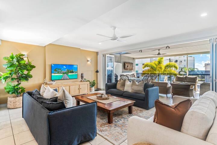 Alex Beach House, 100 steps to the sand and ocean gallery image 5