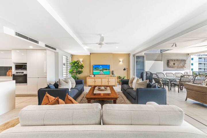 Alex Beach House, 100 steps to the sand and ocean gallery image 4