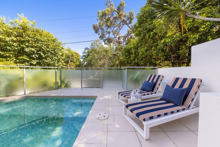 Stunning Duplex with Rooftop Terrace gallery image 2