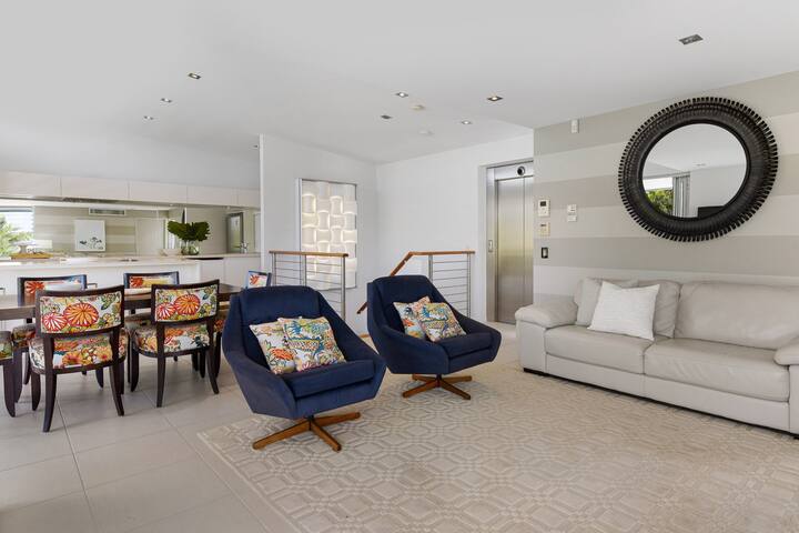 Stunning Duplex with Rooftop Terrace gallery image 4