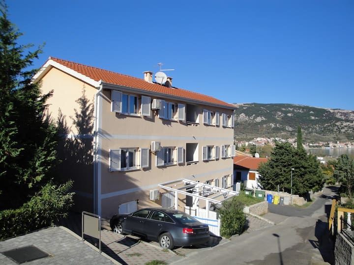 Apartments Mikulan Nara Priz - 350m From The Beach - Baška