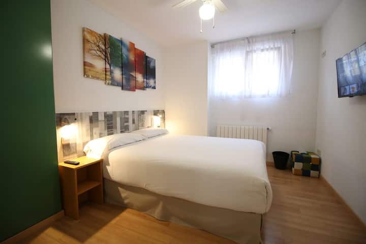 Chambre 4 avec Smart-TV et Salle de bain Privée