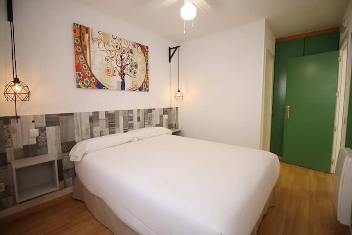 Chambre 2 avec Smart-TV et Salle de bain Privée