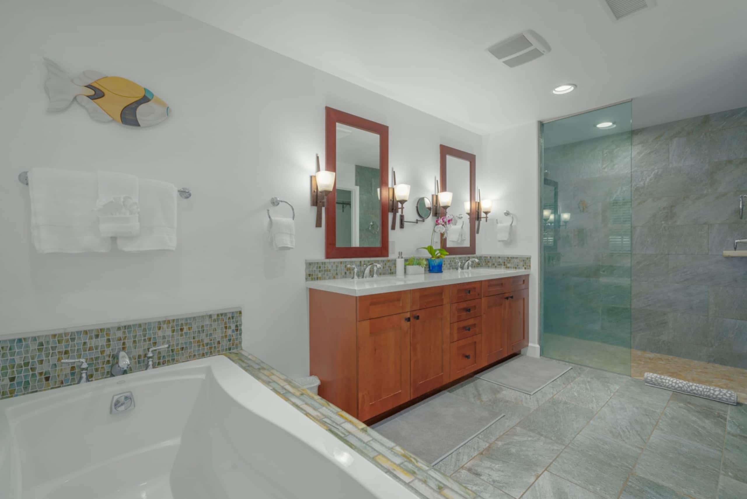 Home in Waimea · ★5.0 · 4 bedrooms · 6 beds · 3.5 private baths - Image 10