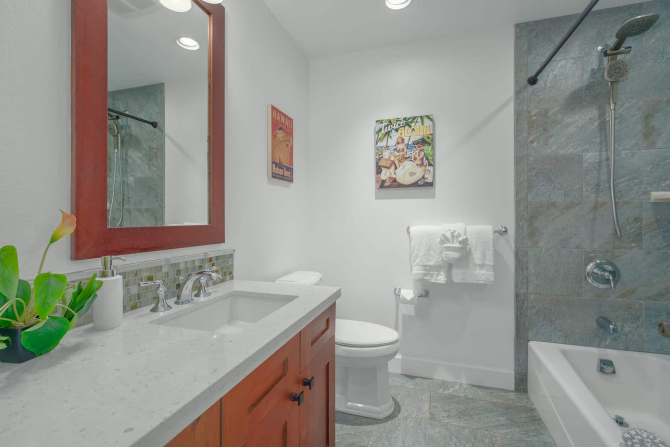 Home in Waimea · ★5.0 · 4 bedrooms · 6 beds · 3.5 private baths - Image 14