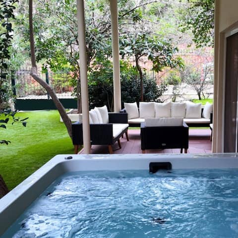 4BD Apartment with Outdoor Jacuzzi   Garden