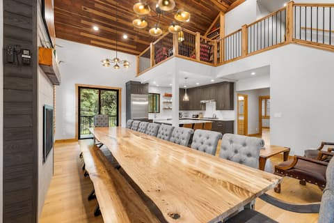 Lodge at Alexander-8bd-Hottub-Gm Rm-AC-Parking