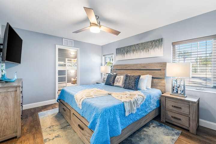 King Suite თანდართული ორსართულიანი ოთახით | პირველი სართული