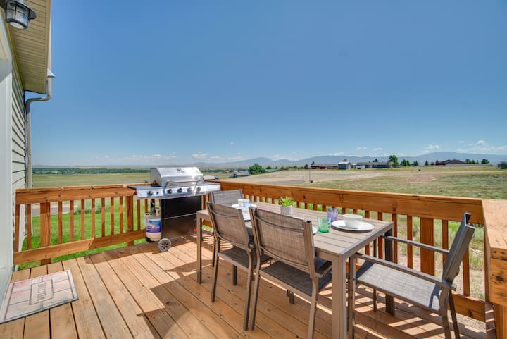 Bright Wyoming Retreat w/ Deck & Mountain Views!