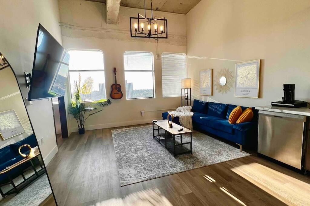 New York Style Home 10 Minutes To SNA & Disneyland