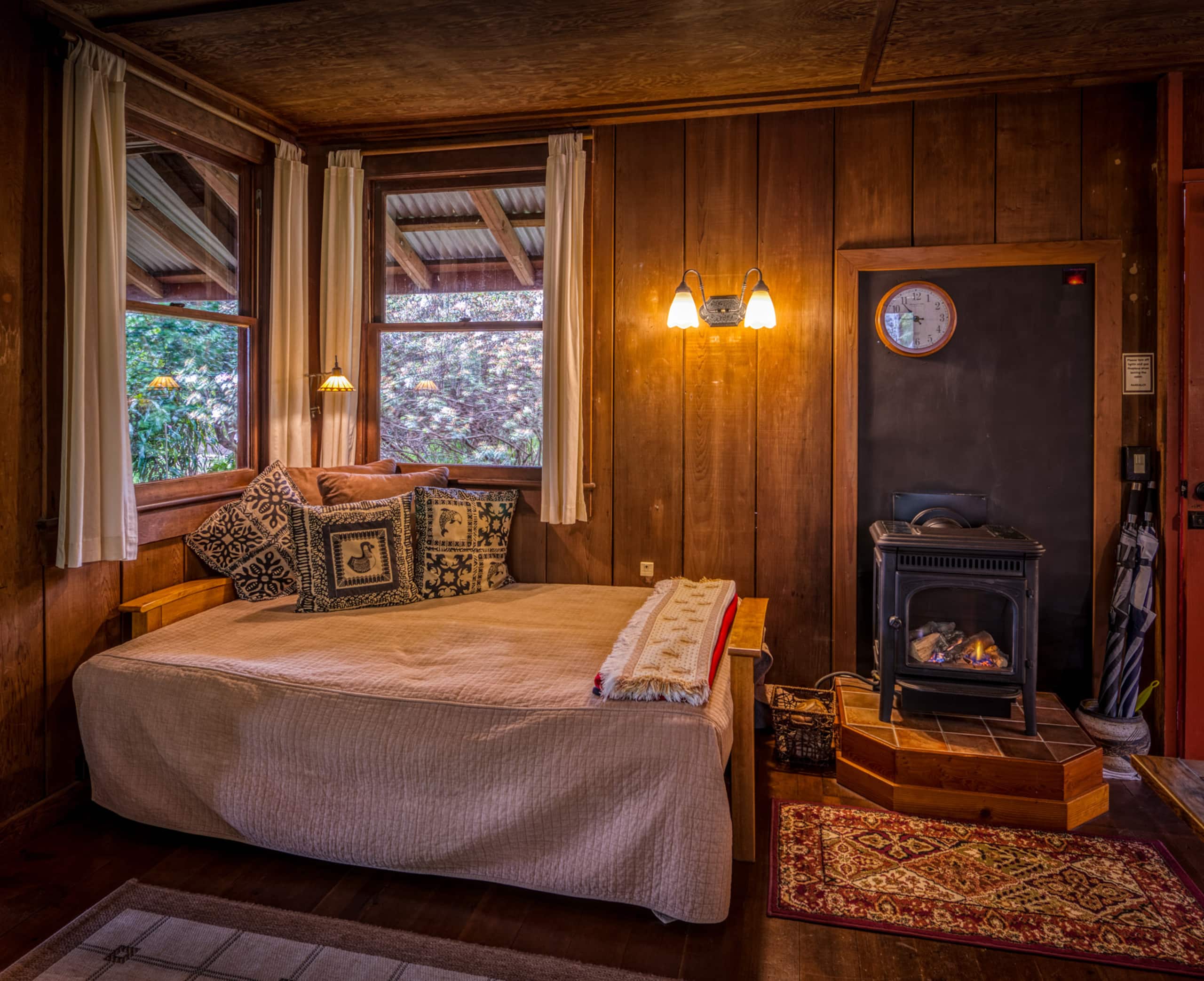 Cabin in Volcano · ★4.99 · 1 bedroom · 3 beds · 1 bath - Image 3