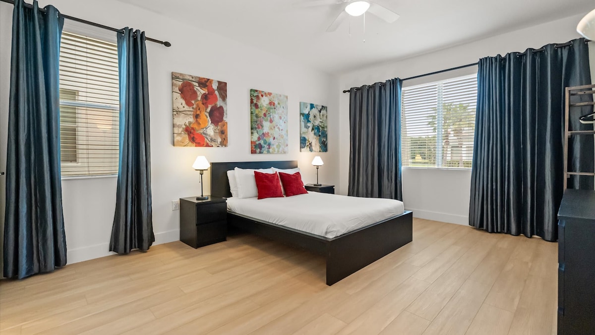 Dormitorio tamaño queen con baño privado