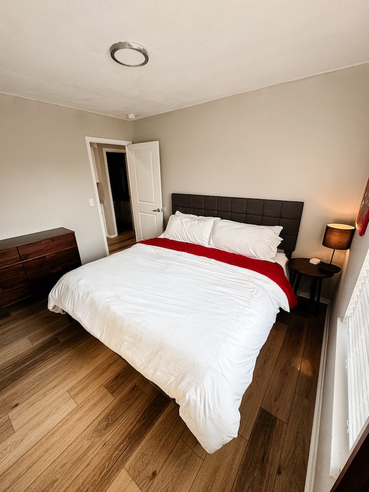 Soba za goste s najudobnijim jastucima i madracem veličine king.