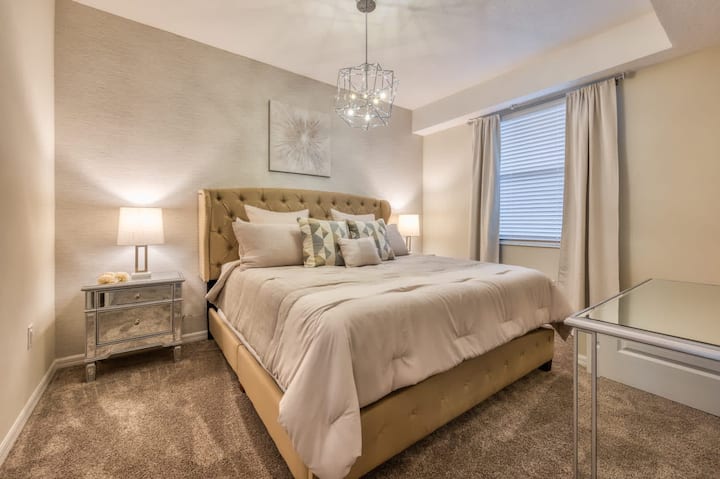 Dormitorio principal con cama tamaño king