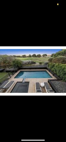 St Georges Luxury Beach House gallery image 2