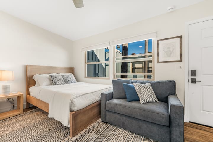 Versatile comfort awaits with a twin pull-out couch in our Pacific Beach retreat.