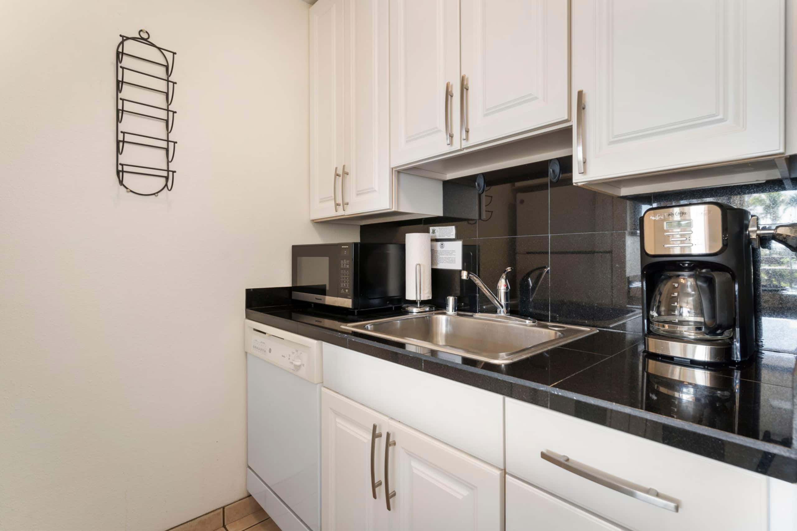 Condo in Kihei · ★4.88 · 1 bedroom · 2 beds · 1 private bath - Image 12