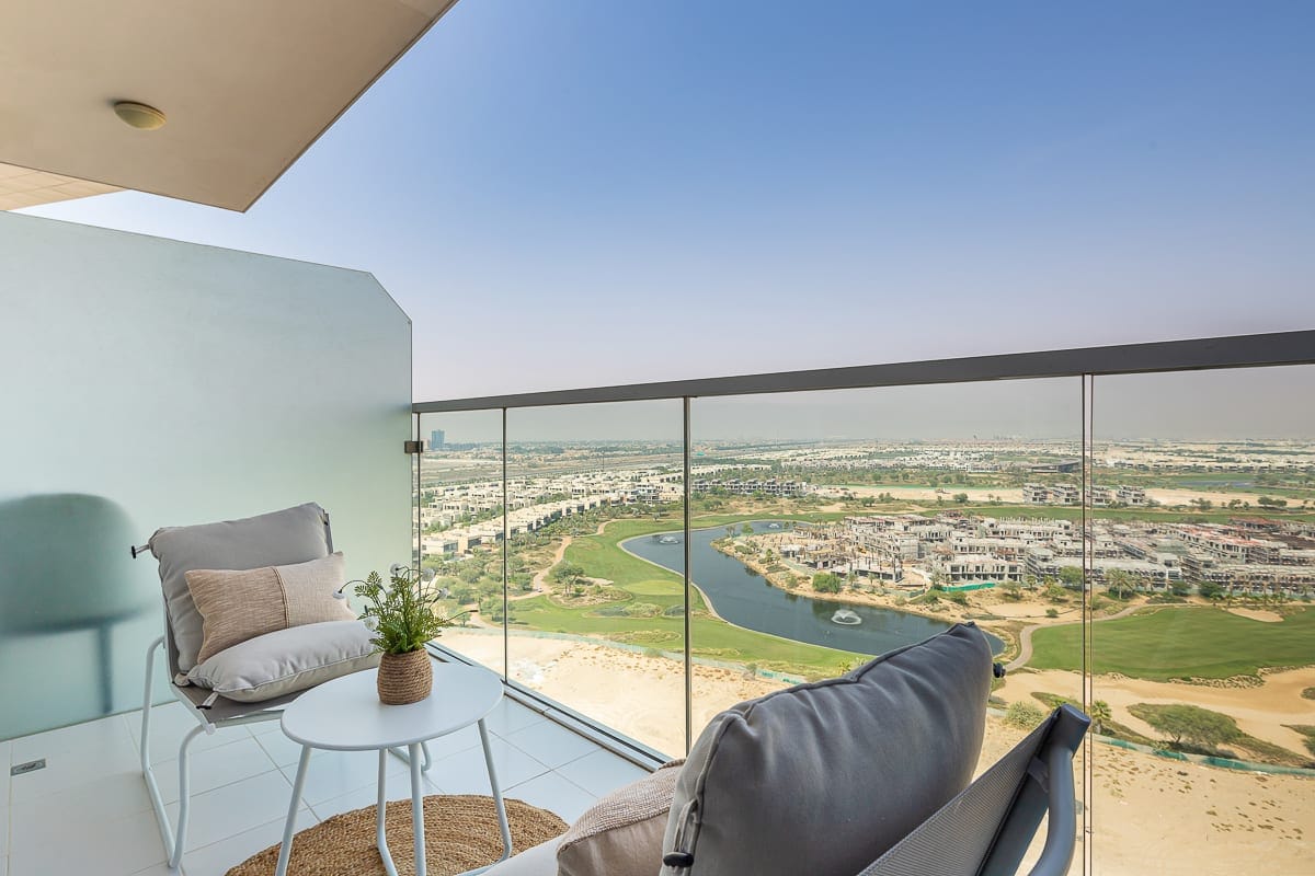 Top performing Airbnb: Spacious Studio in DAMAC Hills w/ Golf Course View in Al Hebiah Third