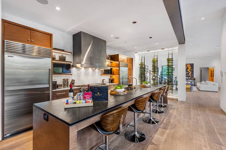 Peaceful Luxe Getaway in Exclusive Bel Air gallery image 4