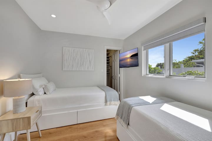 Twin Bedroom features two extra long twin bedsort and cleanliness in our bright and pristine room, complete with two single beds, a television, and an bathroom. Embrace the serene ambiance of this beautifully maintained space.