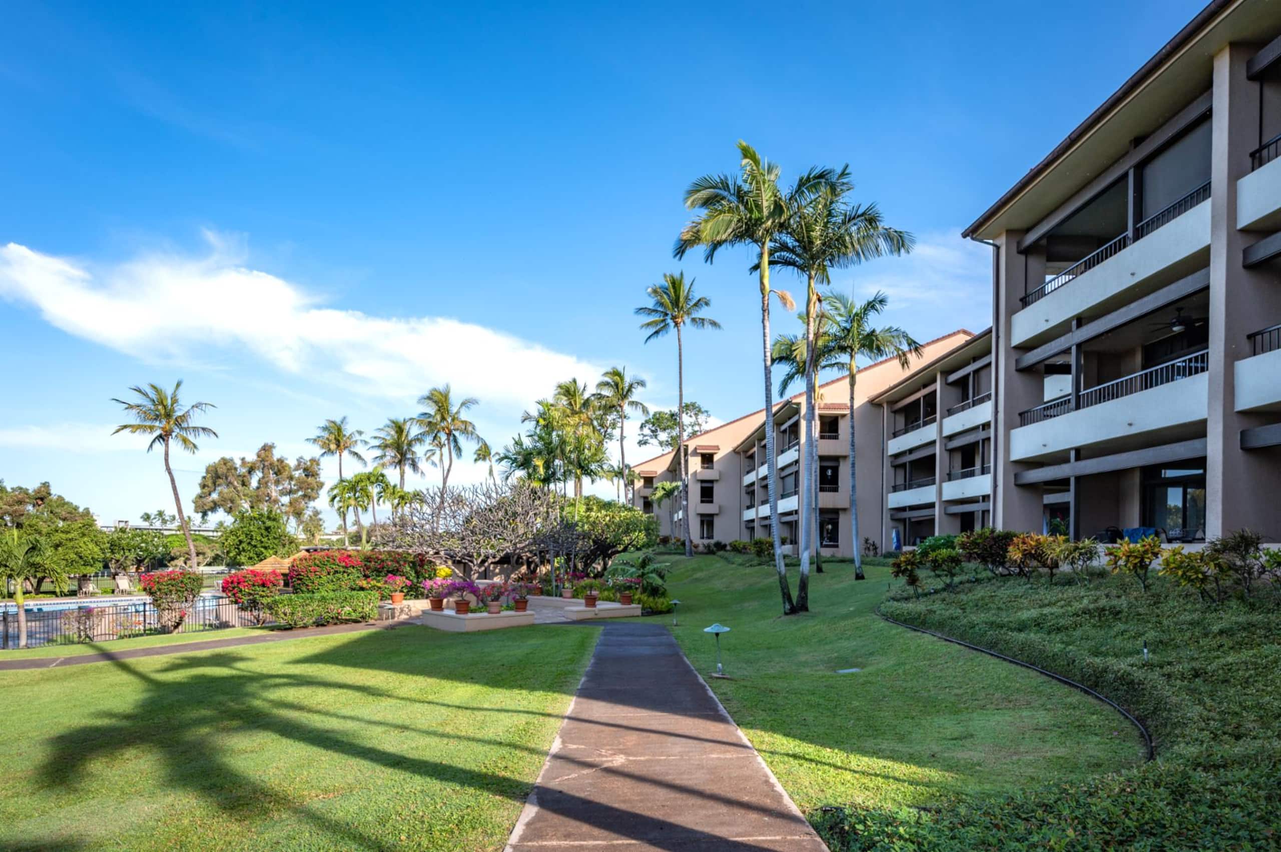 Condo in Lahaina · ★4.83 · 2 bedrooms · 3 beds · 2 baths - Image 36