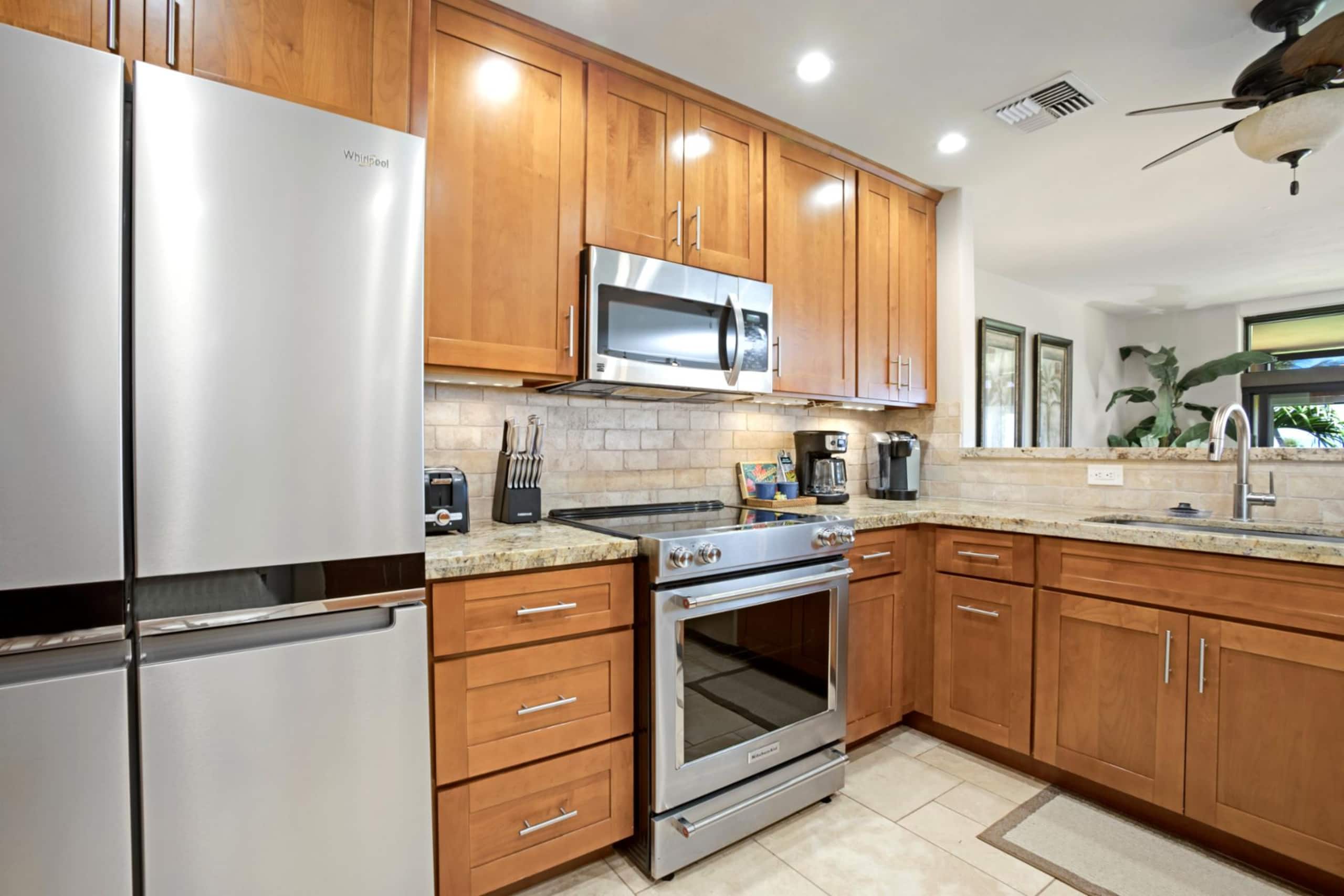 Condo in Lahaina · ★4.83 · 2 bedrooms · 3 beds · 2 baths - Image 13