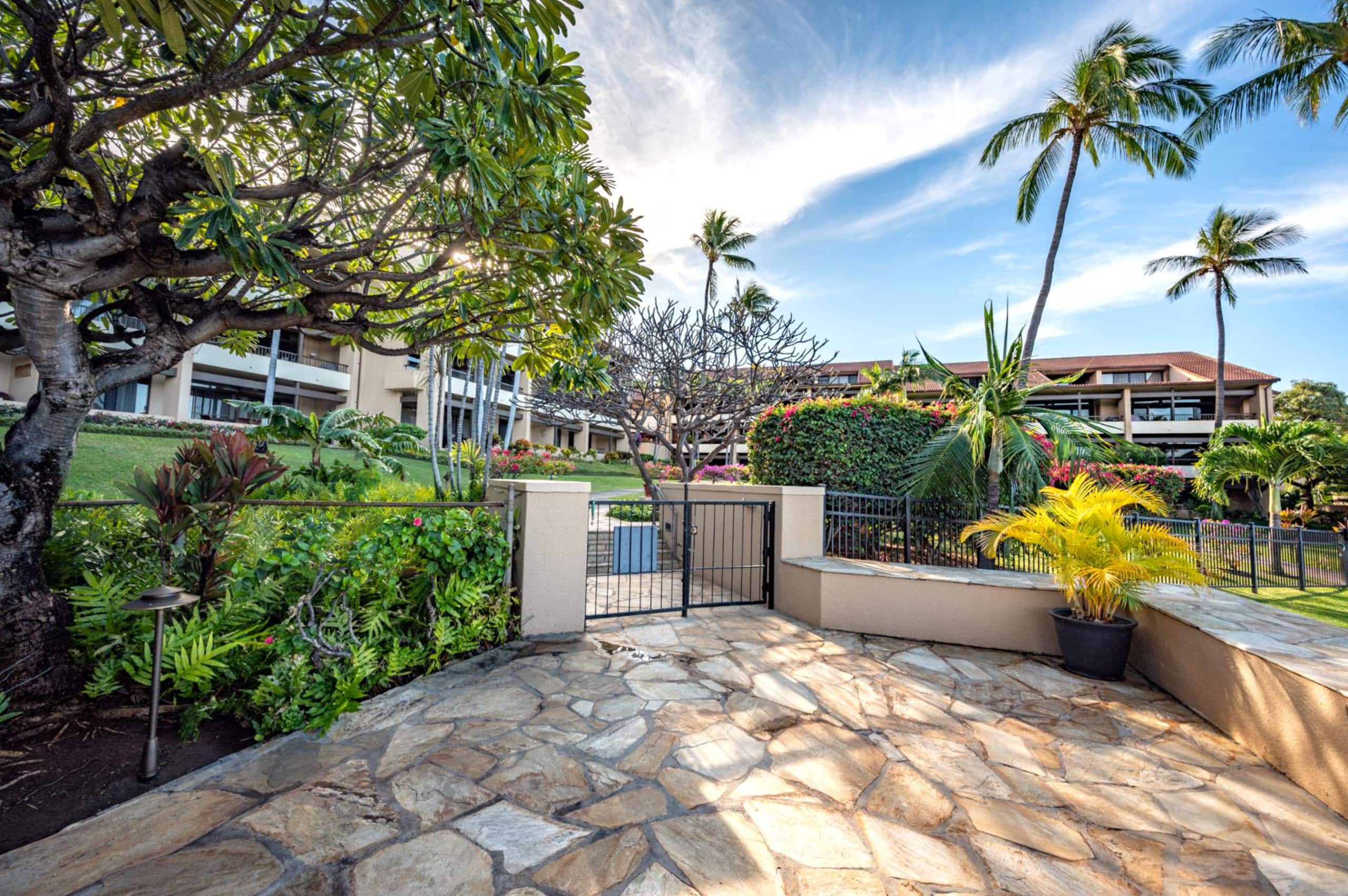 Condo in Lahaina · ★4.83 · 2 bedrooms · 3 beds · 2 baths - Image 38