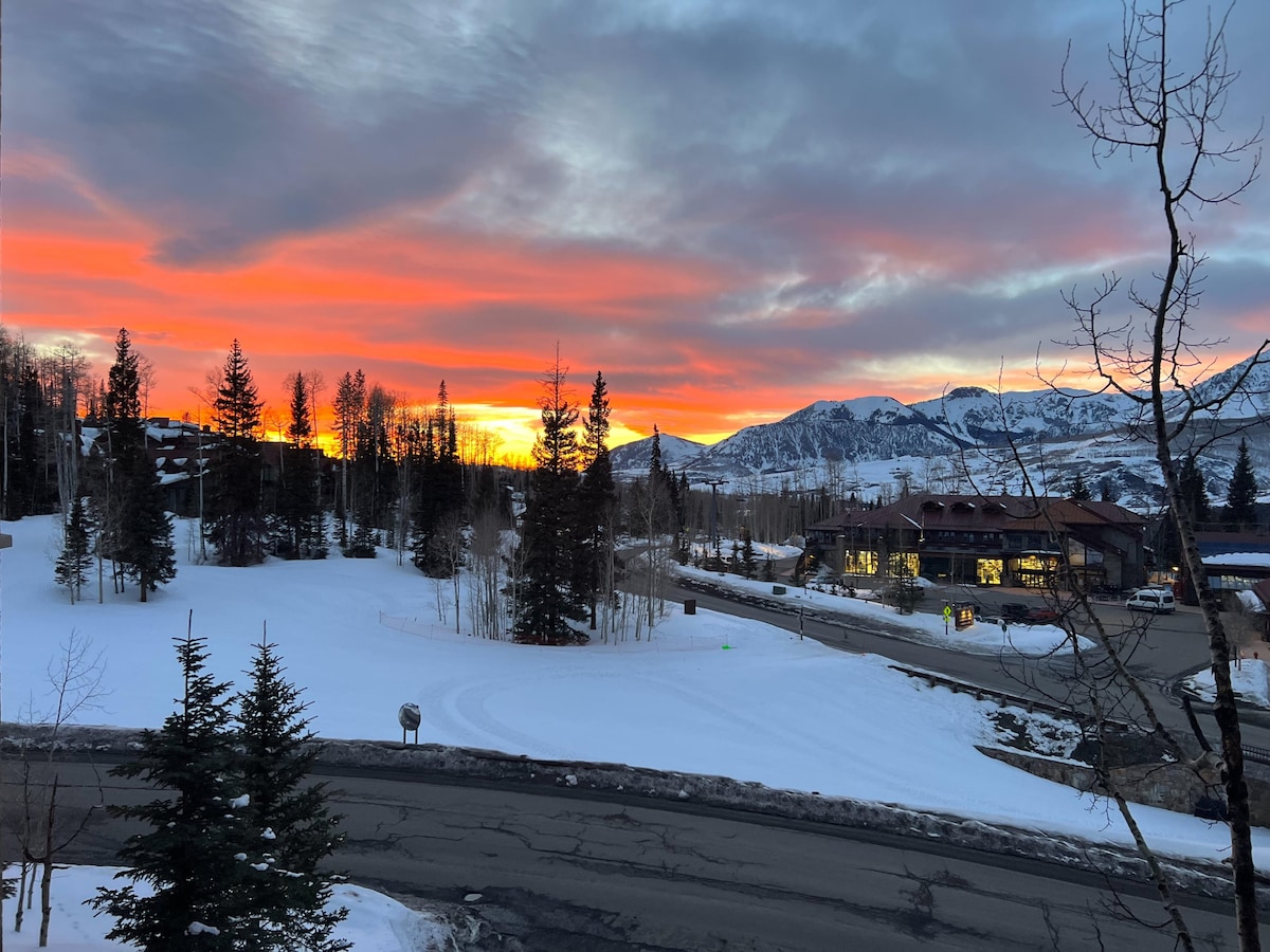 Lorian 7 Steps from the Ski Slopes, gym - Condominiums for Rent in
