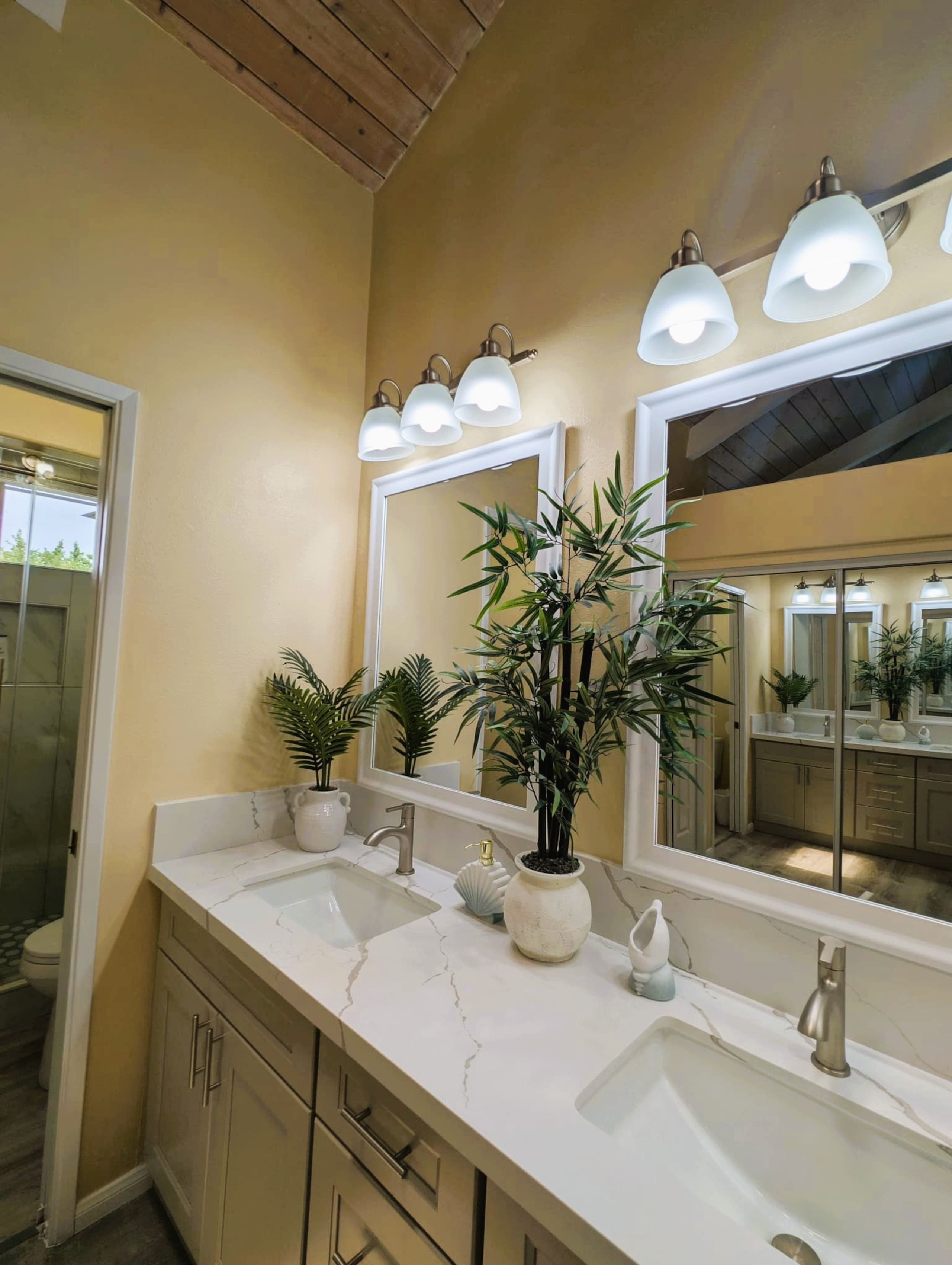 Home in Kailua-Kona · ★4.93 · 3 bedrooms · 7 beds · 3 private baths - Image 23
