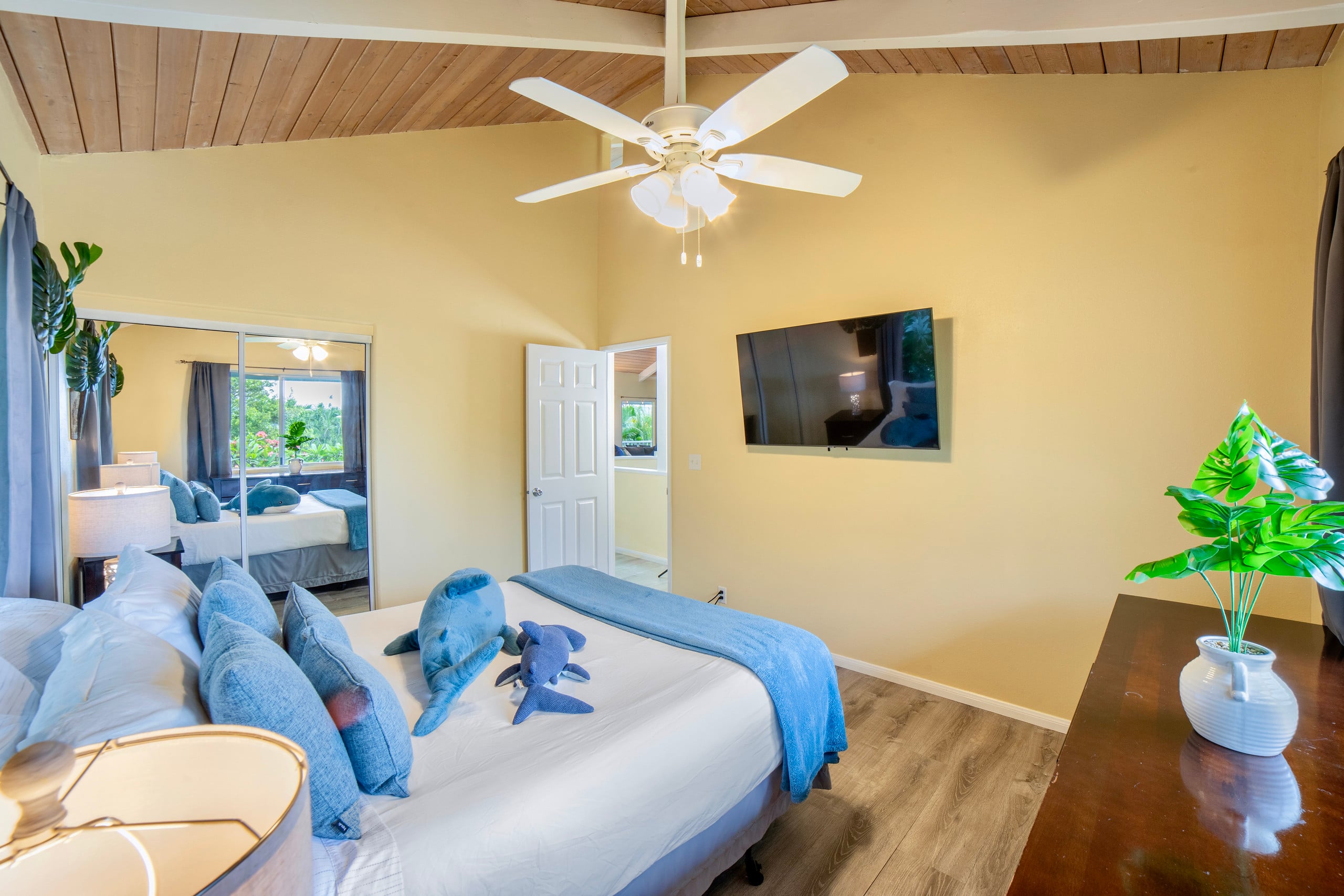 Home in Kailua-Kona · ★4.93 · 3 bedrooms · 7 beds · 3 private baths - Image 3