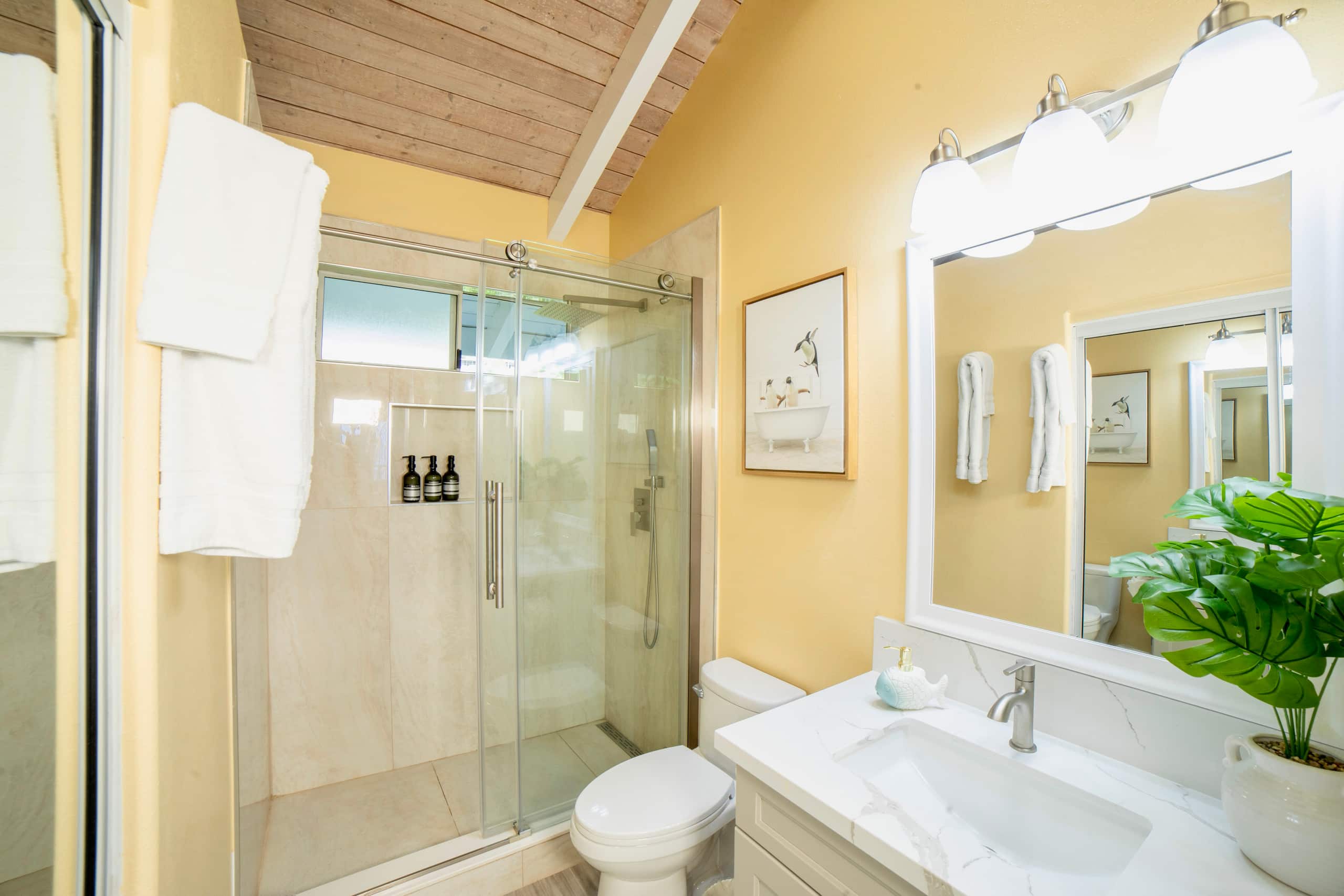 Home in Kailua-Kona · ★4.93 · 3 bedrooms · 7 beds · 3 private baths - Image 24