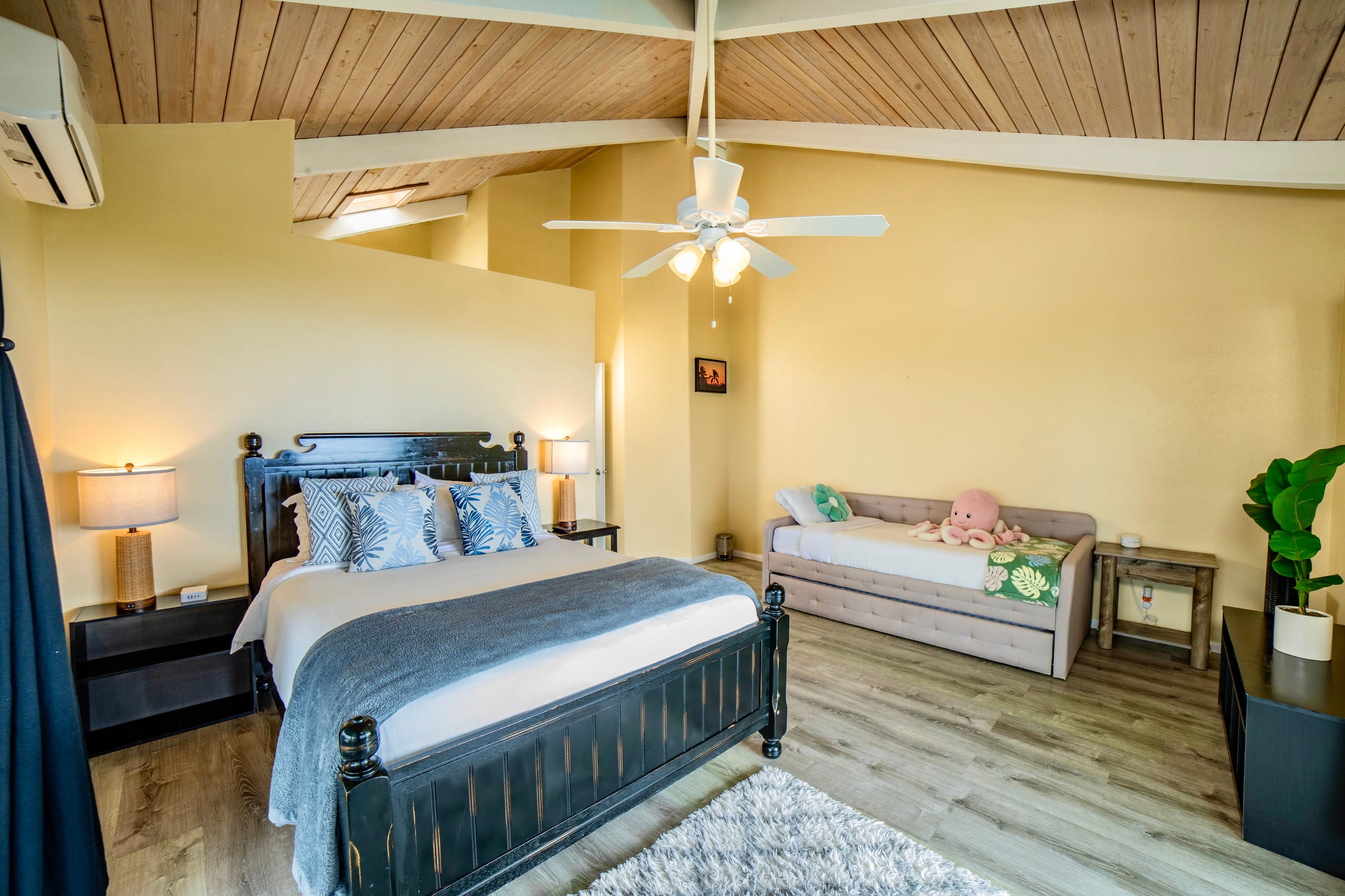 Home in Kailua-Kona · ★4.93 · 3 bedrooms · 7 beds · 3 private baths - Image 14