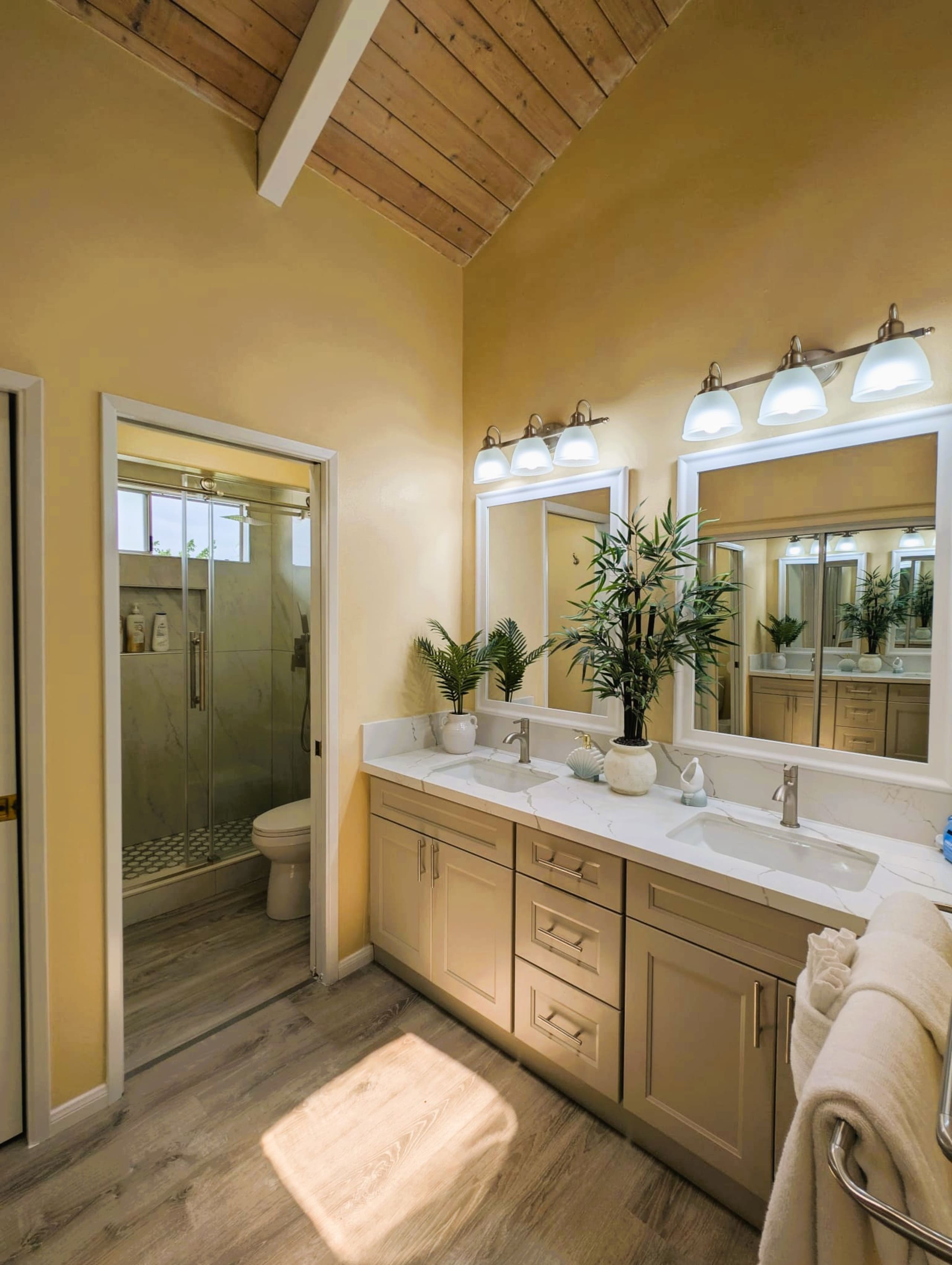 Home in Kailua-Kona · ★4.93 · 3 bedrooms · 7 beds · 3 private baths - Image 21