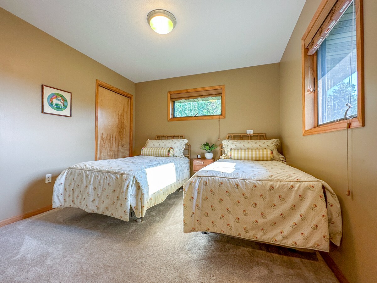 Dhoma e gjumit 3 ka dy krevate.