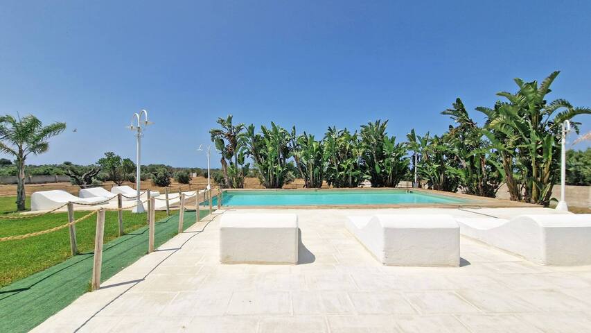 villa with swimming pool sleeps 8, three bedrooms gallery image 4