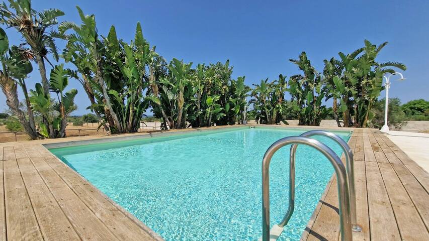 villa with swimming pool sleeps 8, three bedrooms gallery image 5