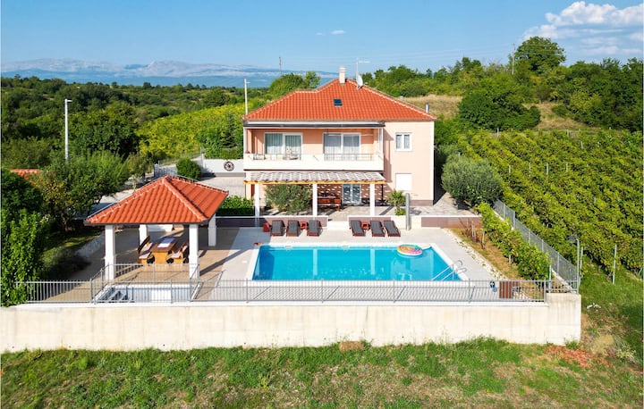 Beautiful Home In Trilj - Treglia