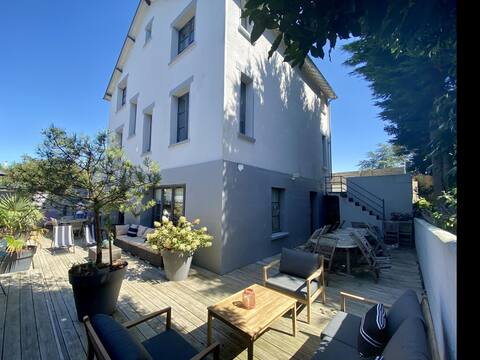 Donvillaise 15 pers: jacuzzi, 8 min walk beach