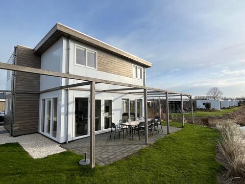 Nice chalet at 4.5 km. from Rockanje