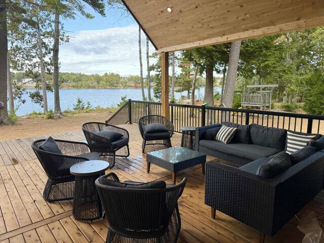 Sunset Shore Cottage – Riverfront gallery image 4