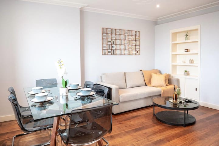 Modern flat with stunning views in Kensington