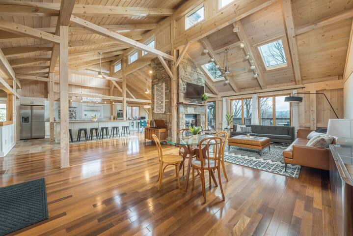 White Pine Retreat | Pet-friendly, Views, Near AVL gallery image 2