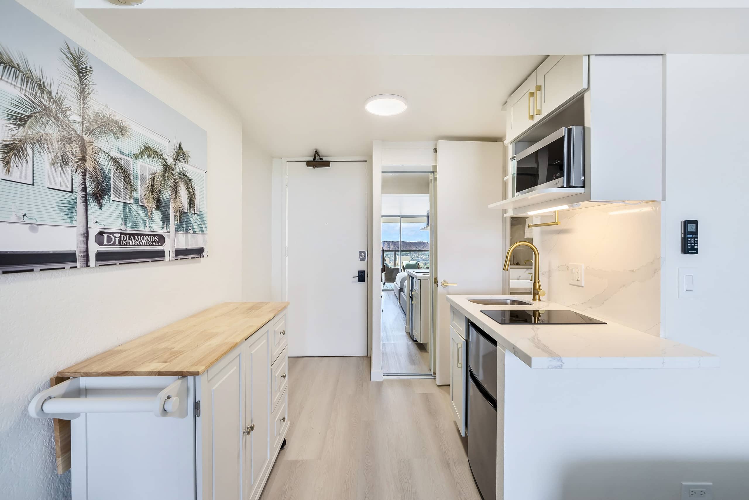 Condo in Honolulu · ★4.89 · 1 bedroom · 2 beds · 1 private bath - Image 12