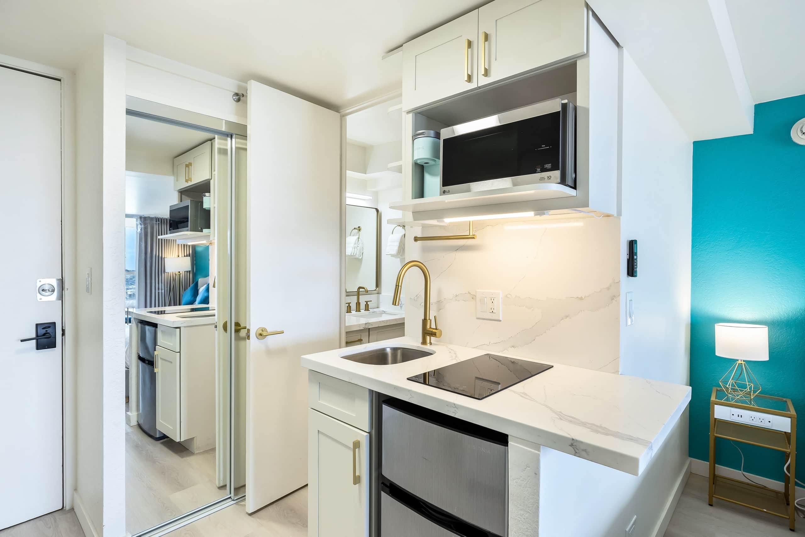Condo in Honolulu · ★4.89 · 1 bedroom · 2 beds · 1 private bath - Image 8